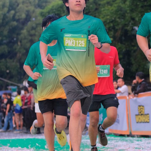 Race photo from BAUR RUN 2025