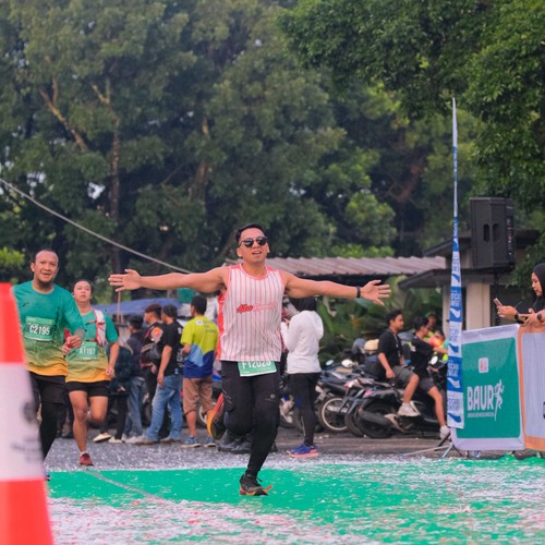 Race photo from BAUR RUN 2025