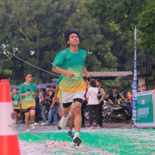 Race photo from BAUR RUN 2025