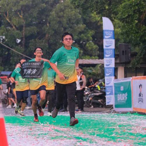 Race photo from BAUR RUN 2025