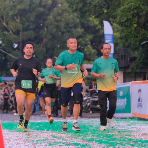 Race photo from BAUR RUN 2025