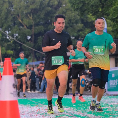 Race photo from BAUR RUN 2025