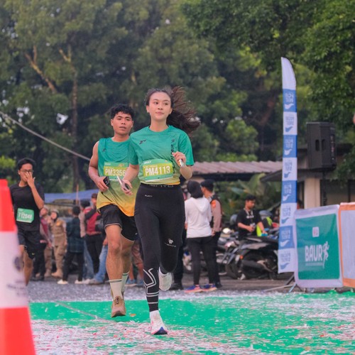 Race photo from BAUR RUN 2025