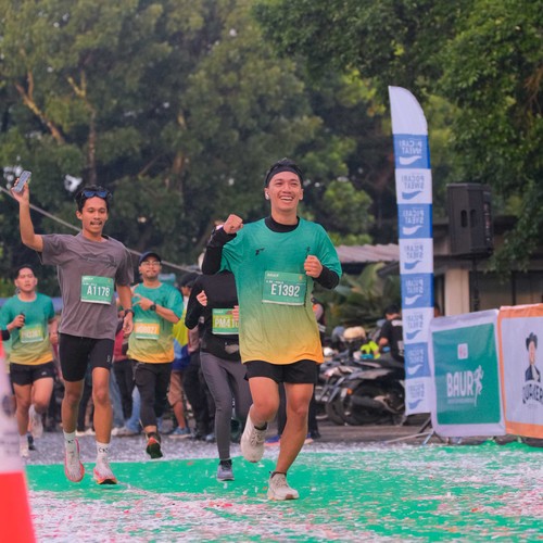 Race photo from BAUR RUN 2025