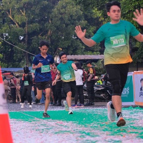Race photo from BAUR RUN 2025