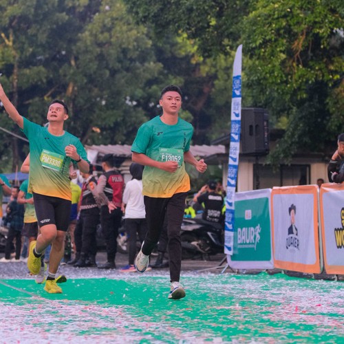 Race photo from BAUR RUN 2025