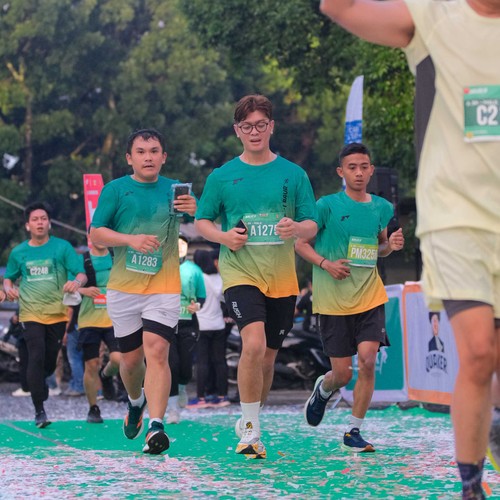 Race photo from BAUR RUN 2025