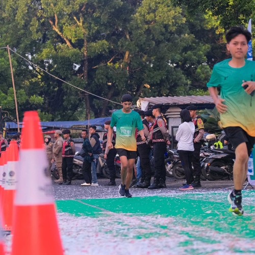 Race photo from BAUR RUN 2025