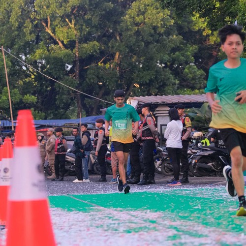 Race photo from BAUR RUN 2025