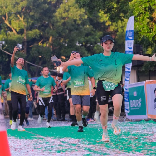 Race photo from BAUR RUN 2025