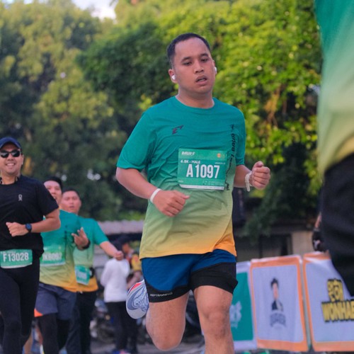 Race photo from BAUR RUN 2025