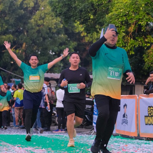 Race photo from BAUR RUN 2025