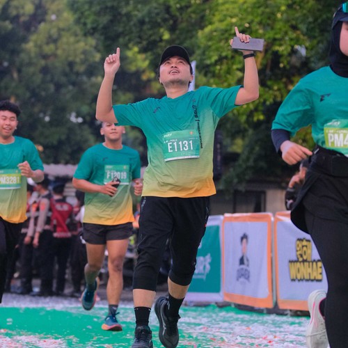 Race photo from BAUR RUN 2025