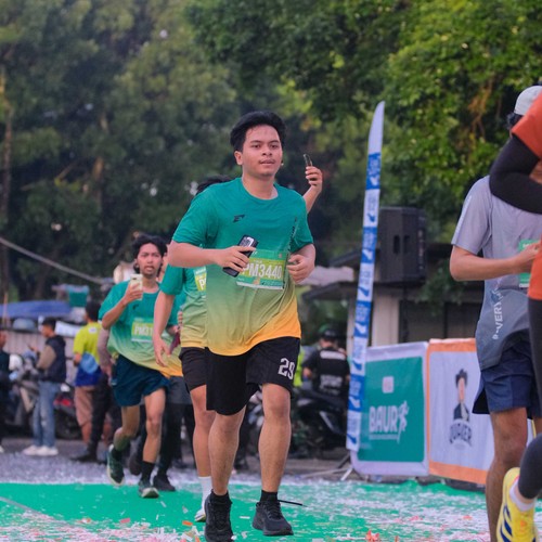 Race photo from BAUR RUN 2025