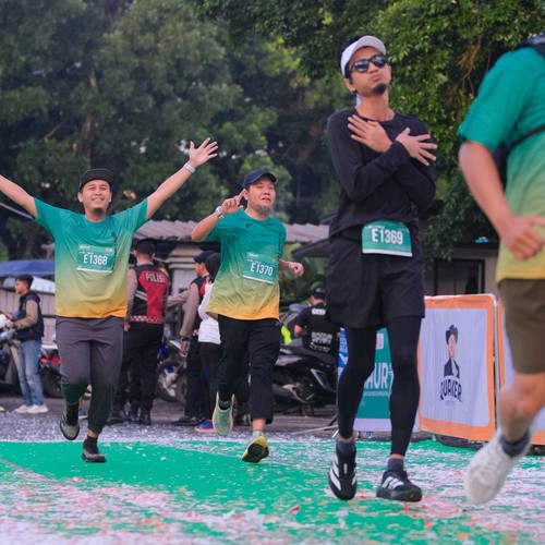 Race photo from BAUR RUN 2025
