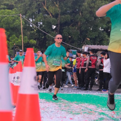 Race photo from BAUR RUN 2025