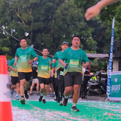 Race photo from BAUR RUN 2025