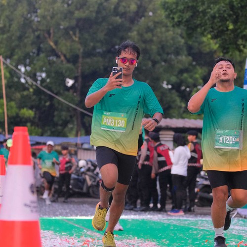 Race photo from BAUR RUN 2025
