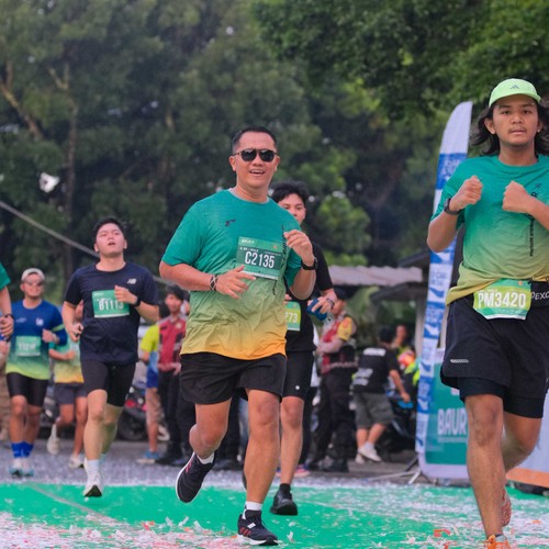 Race photo from BAUR RUN 2025
