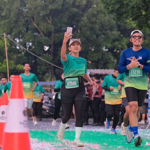 Race photo from BAUR RUN 2025