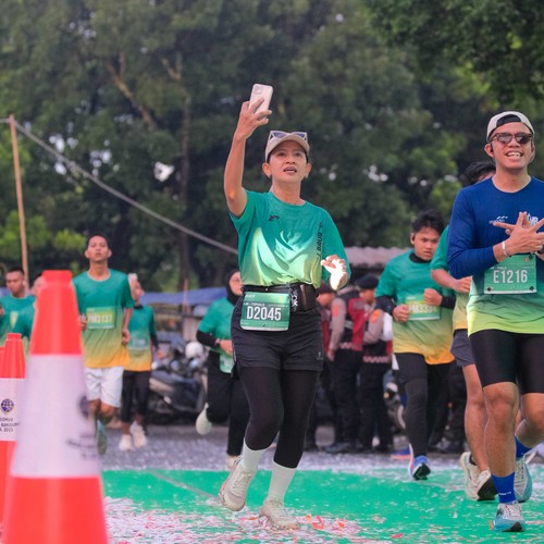 Race photo from BAUR RUN 2025