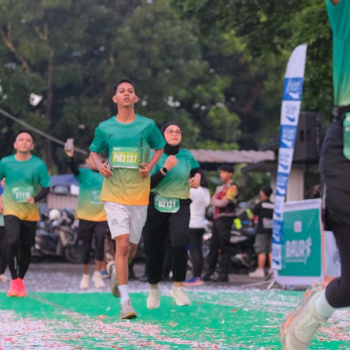 Race photo from BAUR RUN 2025