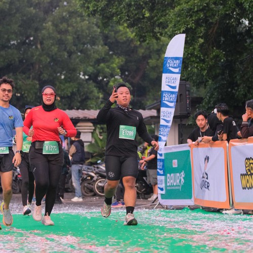 Race photo from BAUR RUN 2025