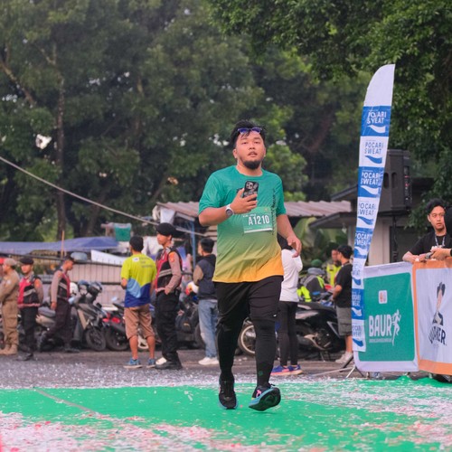Race photo from BAUR RUN 2025