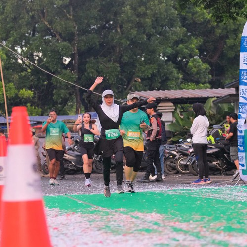 Race photo from BAUR RUN 2025