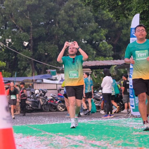 Race photo from BAUR RUN 2025