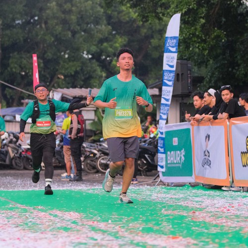 Race photo from BAUR RUN 2025