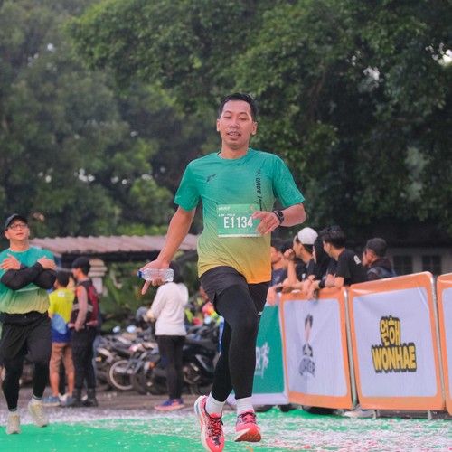 Race photo from BAUR RUN 2025