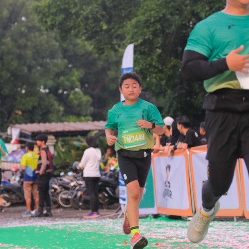 Race photo from BAUR RUN 2025