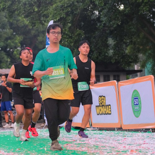 Race photo from BAUR RUN 2025