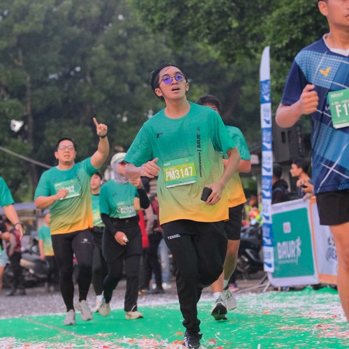 Race photo from BAUR RUN 2025