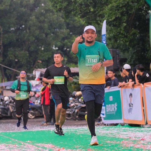 Race photo from BAUR RUN 2025