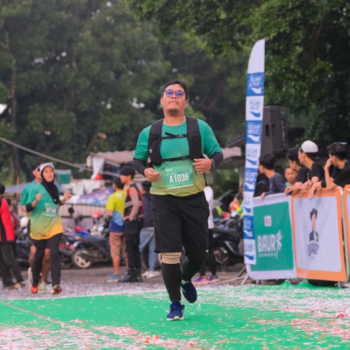 Race photo from BAUR RUN 2025