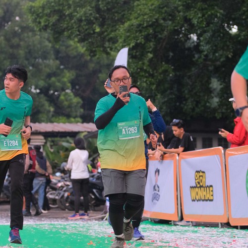 Race photo from BAUR RUN 2025