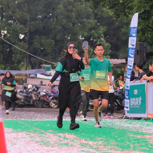 Race photo from BAUR RUN 2025