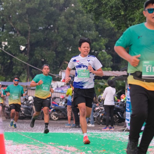 Race photo from BAUR RUN 2025