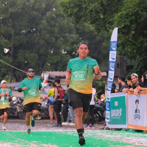 Race photo from BAUR RUN 2025