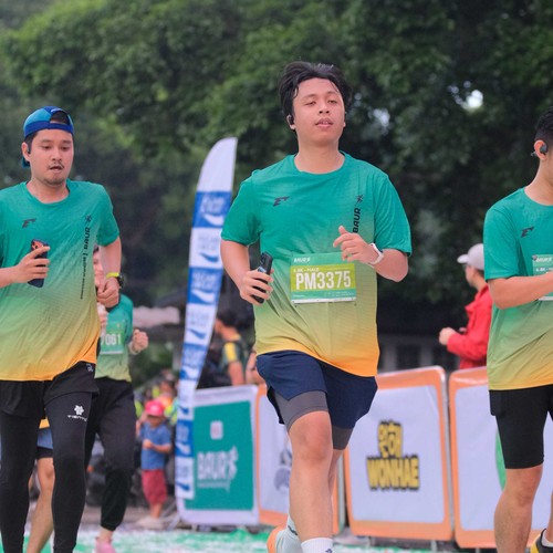 Race photo from BAUR RUN 2025