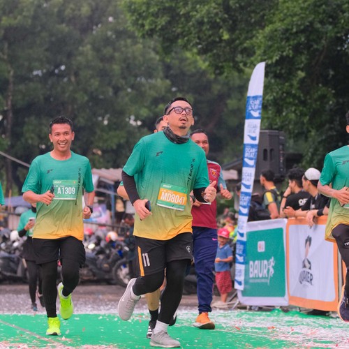 Race photo from BAUR RUN 2025
