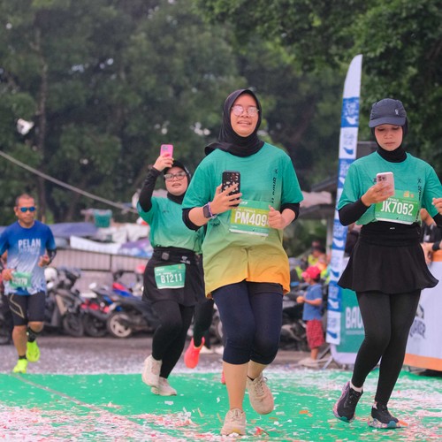 Race photo from BAUR RUN 2025