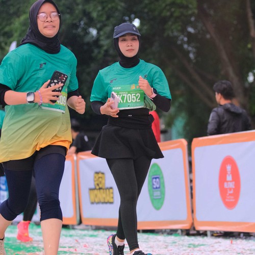 Race photo from BAUR RUN 2025