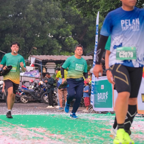 Race photo from BAUR RUN 2025
