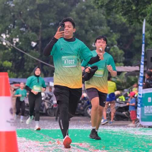 Race photo from BAUR RUN 2025