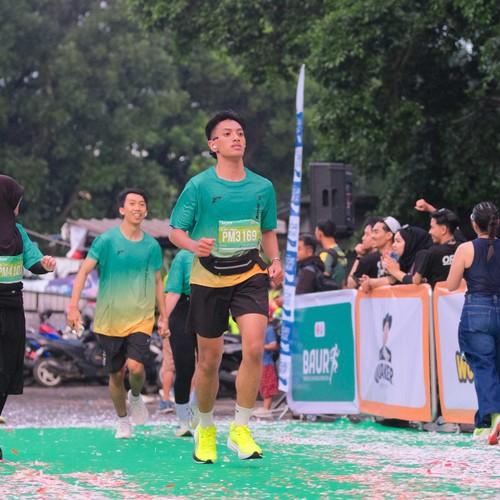 Race photo from BAUR RUN 2025