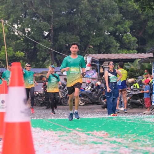 Race photo from BAUR RUN 2025