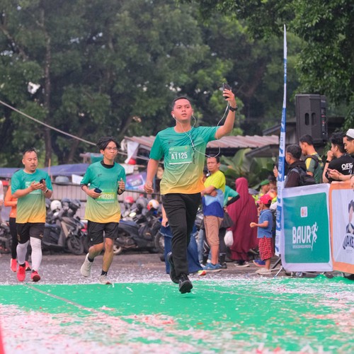 Race photo from BAUR RUN 2025